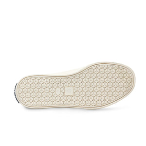 Sole of the trainers with its hexagonal pattern.