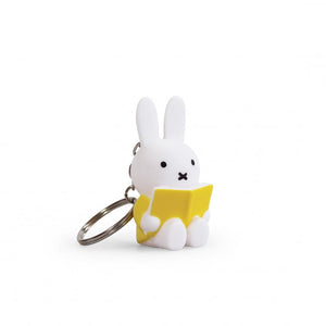 Front view of Miffy with yellow book keyring, Belgian-designed character accessory.