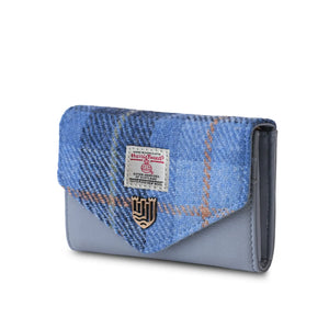 Side angle of the Harris Tweed Blue Tartan clasp purse. The purse has a soft blue PU leather body and finished with the Islander logo on the front.