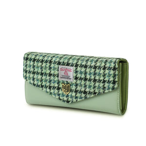 Ladies Harris Tweed Clasp Purse with a PU leather body and a Green Dogtooth Harris Tweed finish.