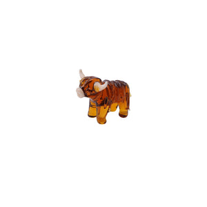 Front view of Glass Highland Cow Ornament – A front-facing view of the glass Highland cow figurine, highlighting its handcrafted features and expressive face.