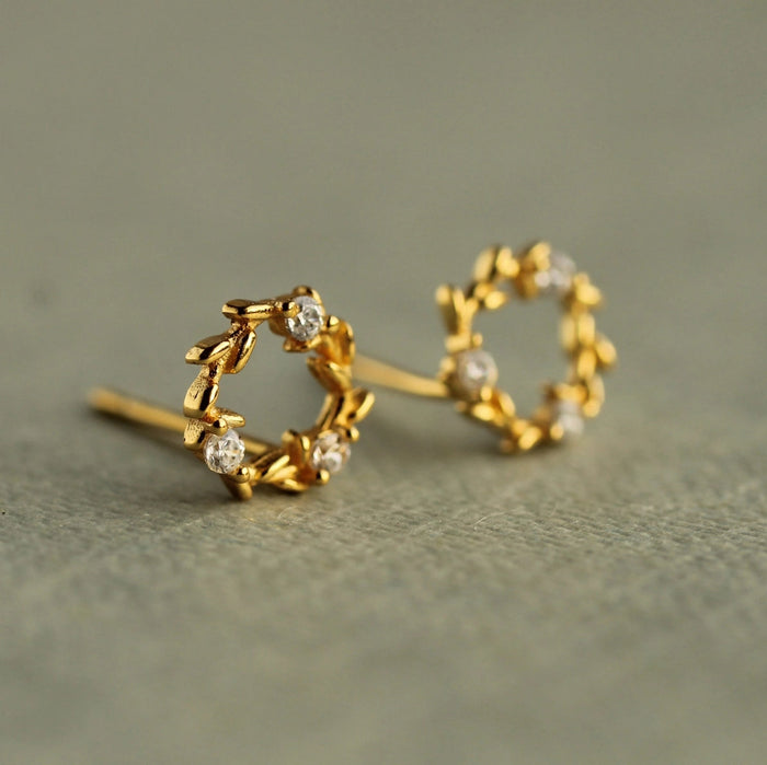 Gold Wreath Circle Stud Earrings