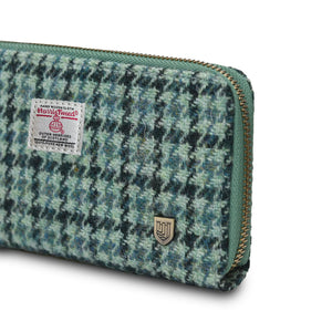 Close up of the Green Dogtooth Harris Tweed pattern of the ladies purse.