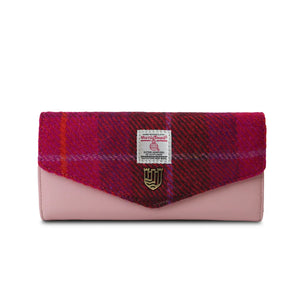 From the front the Islander Red Tartan Harris Tweed Large Clasp Purse on a white background. 