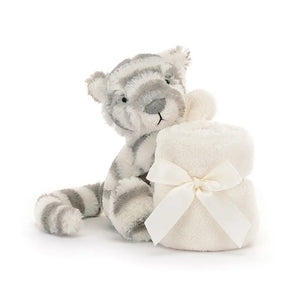 Softness & warmth galore! Jellycat's Bashful Snow Tiger Soother charms with its cuddly blanket, playful tail, and gentle stripes - a guaranteed sleep buddy.