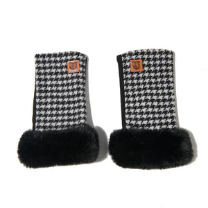 A pair of Islander Ladies Lambswool Mittens in Black and White Dogtooth, displayed on a white background.