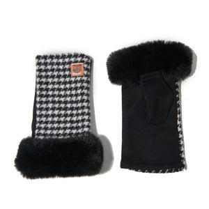 Ladies black & white dogtooth lambswool mittens with stylish faux fur cuff and a black underside.