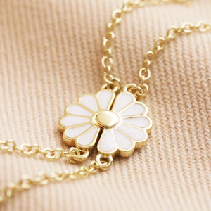 Detailed close-up of the daisy charms on the mother and child bracelet set.