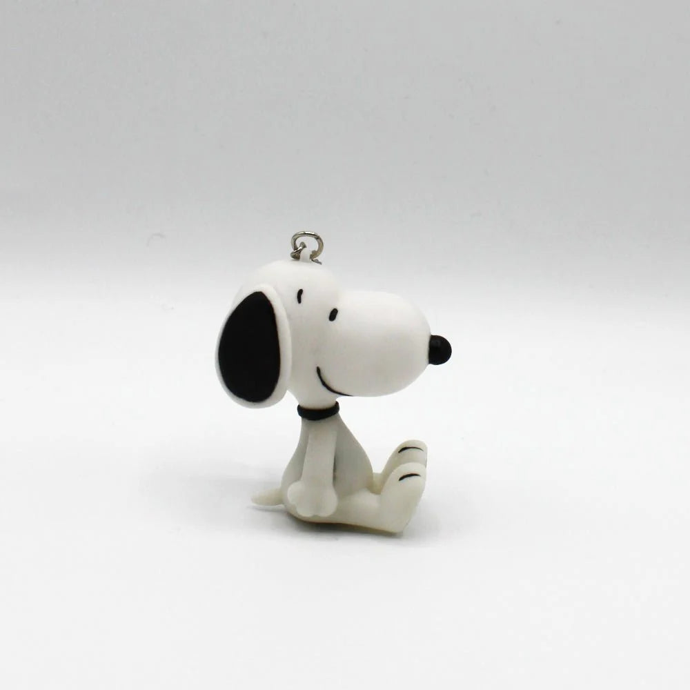 Smiling Snoopy keyring on a plain background, perfect for Peanuts fans.
