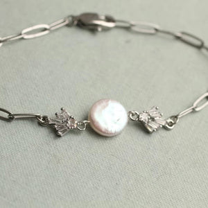 Silver Art Deco Freshwater Pearl Chain Bracelet laid flat – A minimalist freshwater pearl bracelet with art deco crystal accents, displayed on a soft fabric surface for a detailed view.