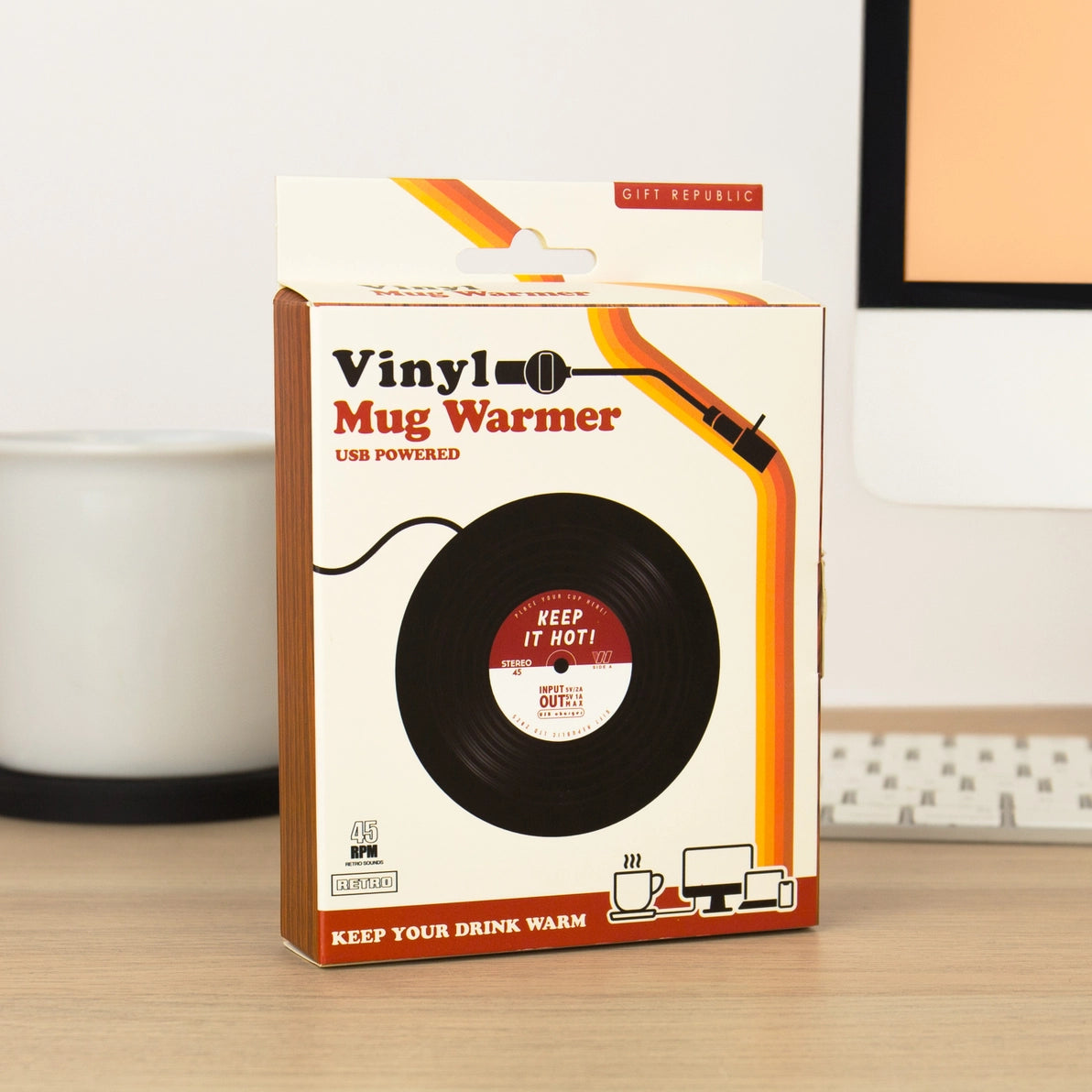 Vinyl Mug Warmer in retro-style packaging with USB cable illustration, showing record player-inspired design and the phrase “Keep It Hot” on the label. Ideal gift for music lovers.