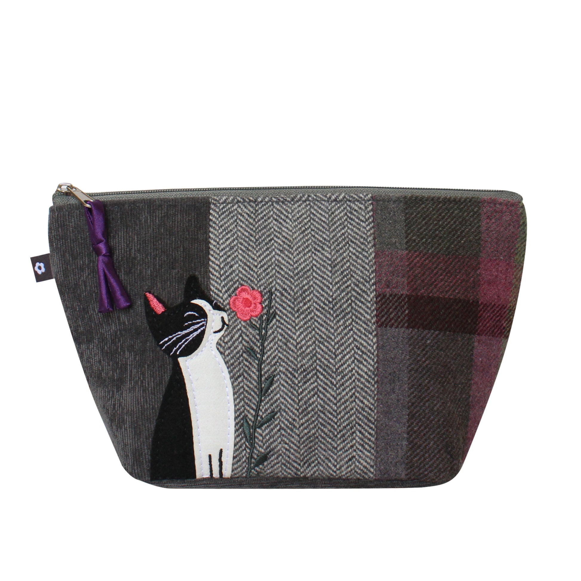 Cat and Flower Applique Make Up Bag front view with zip detail