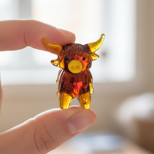 Highland cow-shaped lucky charm decorative token