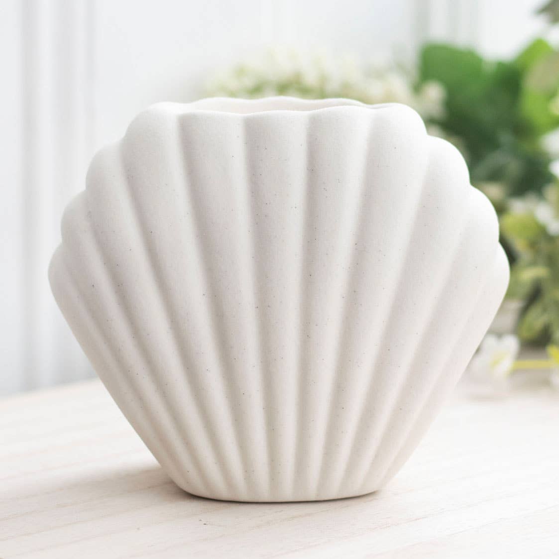 Nautical seashell oil burner in cream stone coloured ceramic with ridged scallop design