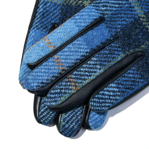 Close up of the fingers of the Ladies Harris Tweed Blue Tartan Gloves.