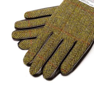 Close up of the chestnut herringbone pattern of the Ladies Harris Tweed Gloves.