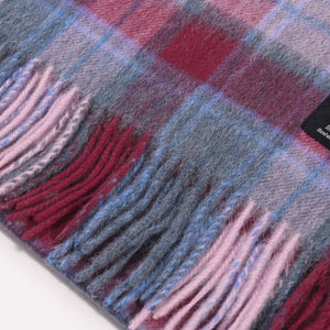 Close up of the edge of the lambswool scarf.