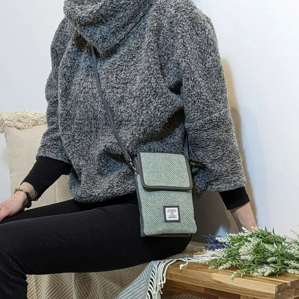 Form crossbody small online